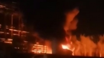 На НПЗ «Перший завод» стався розлив 5 тонн нафти. Фото: кадр із відео